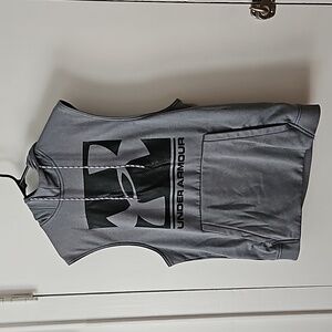 Under Armour activewear dry fit vest with hood gray mens size M great shape